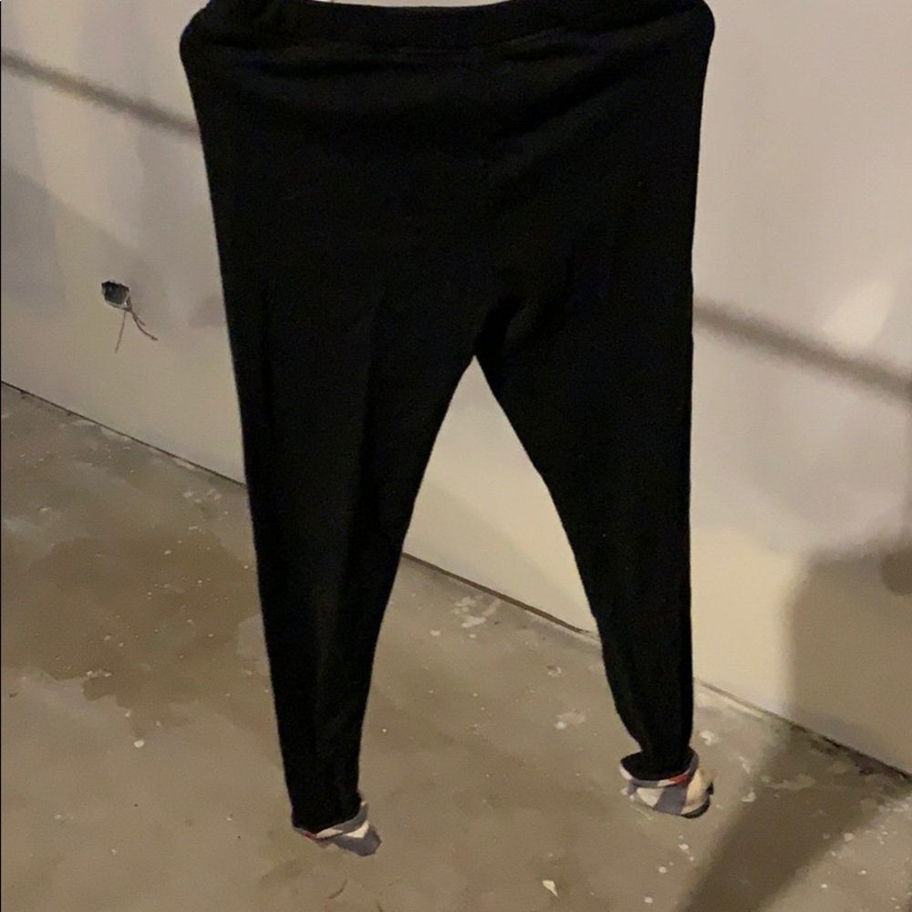 Burberry leggings in black.